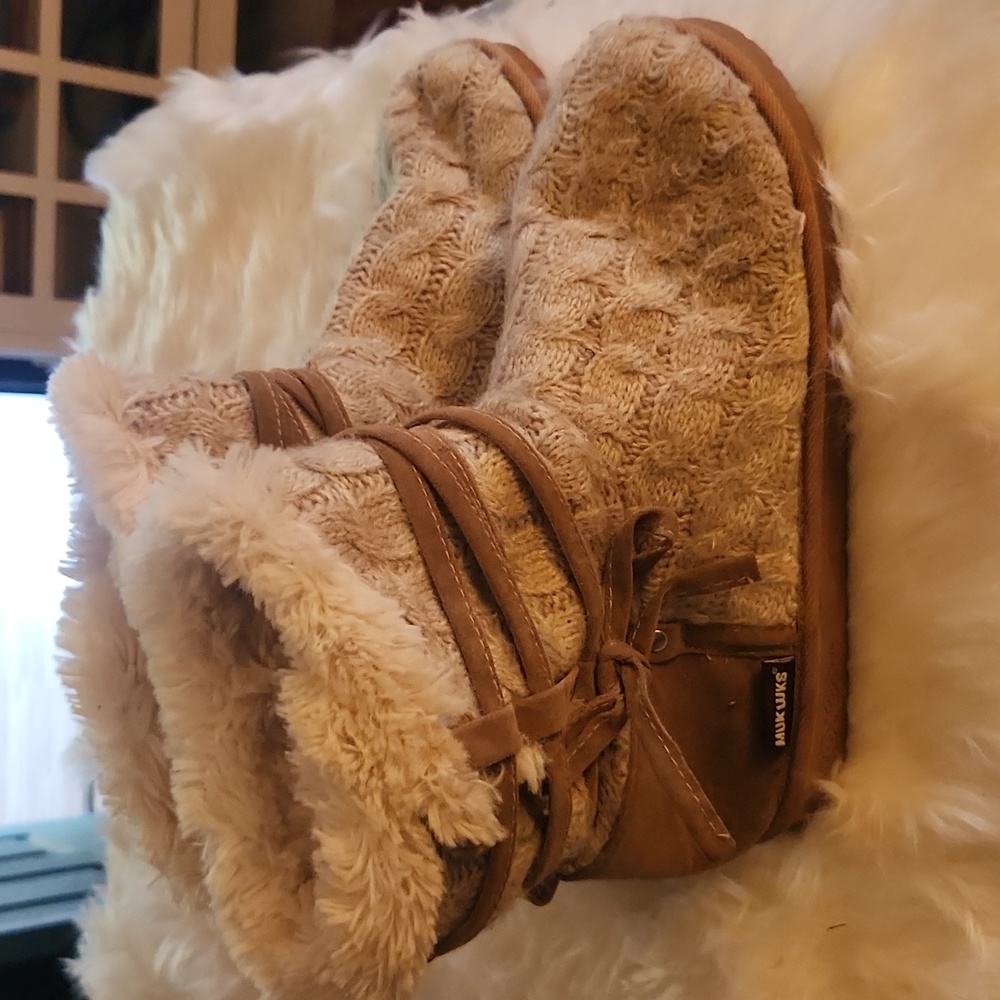 MukLuks ankle boots Womens size 11